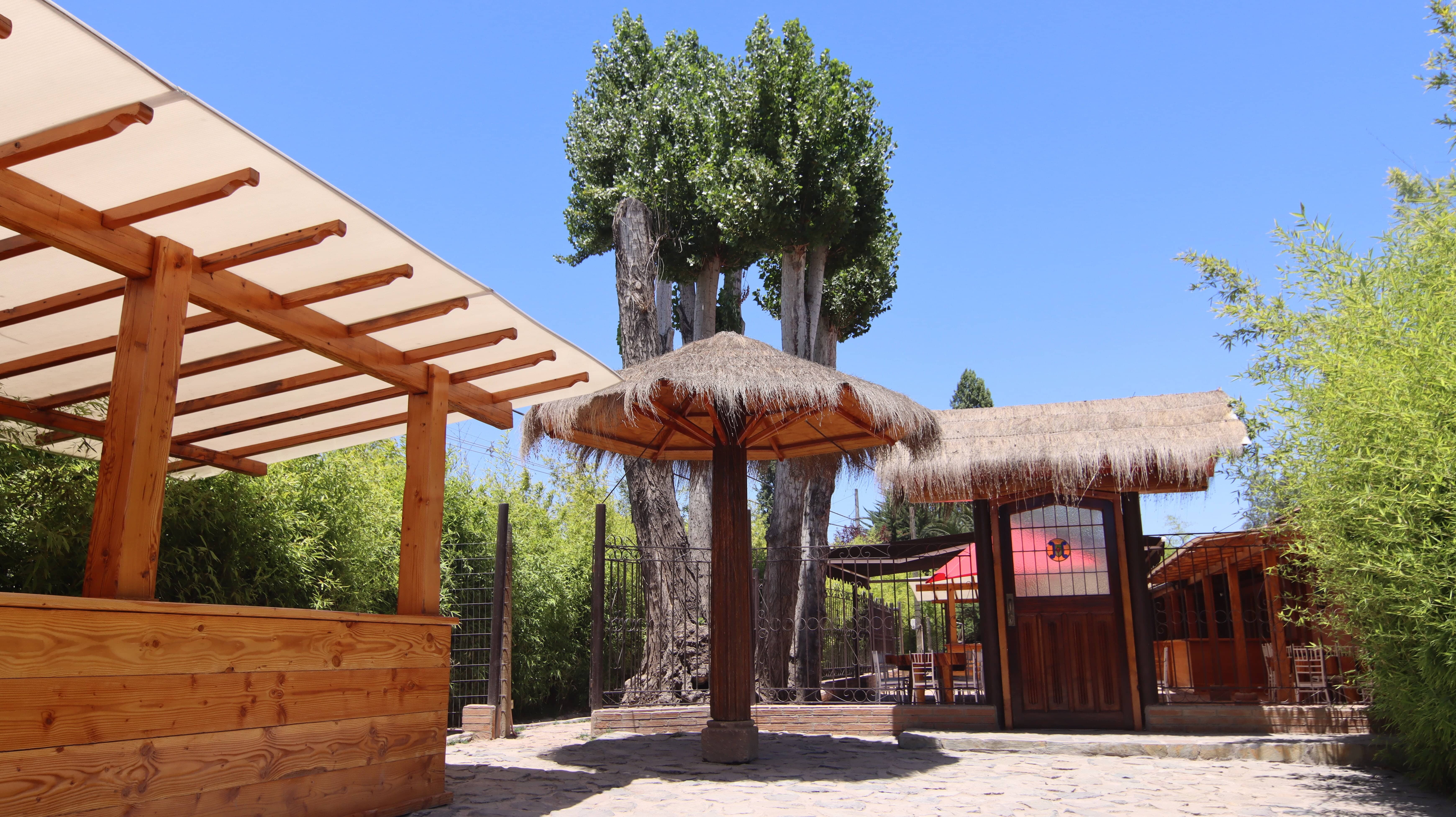 Entrada al comedor exterior Las Secoyas