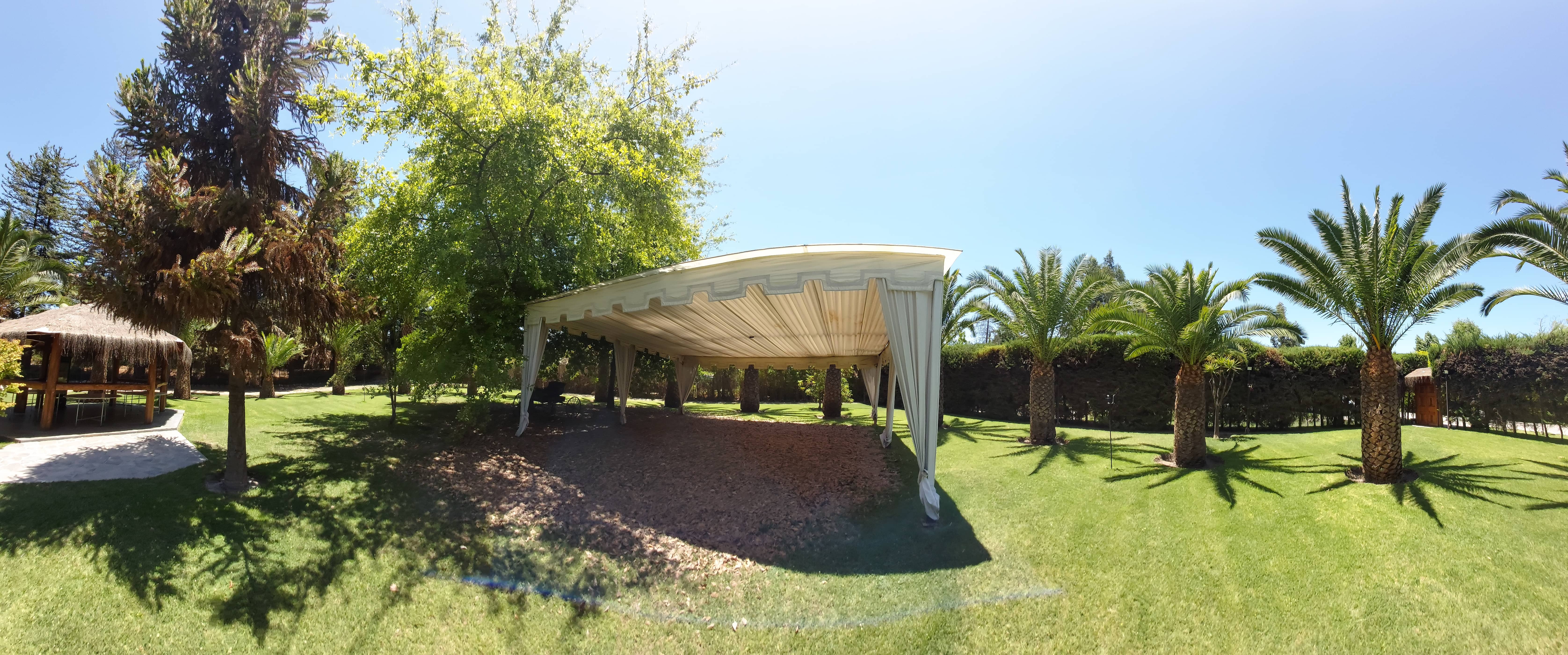 Carpa para eventos en el parque